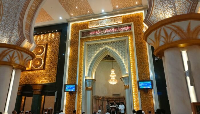 Harmonisasi Dibalik Keindahan Masjid Izzatul Islam Grand Wisata
