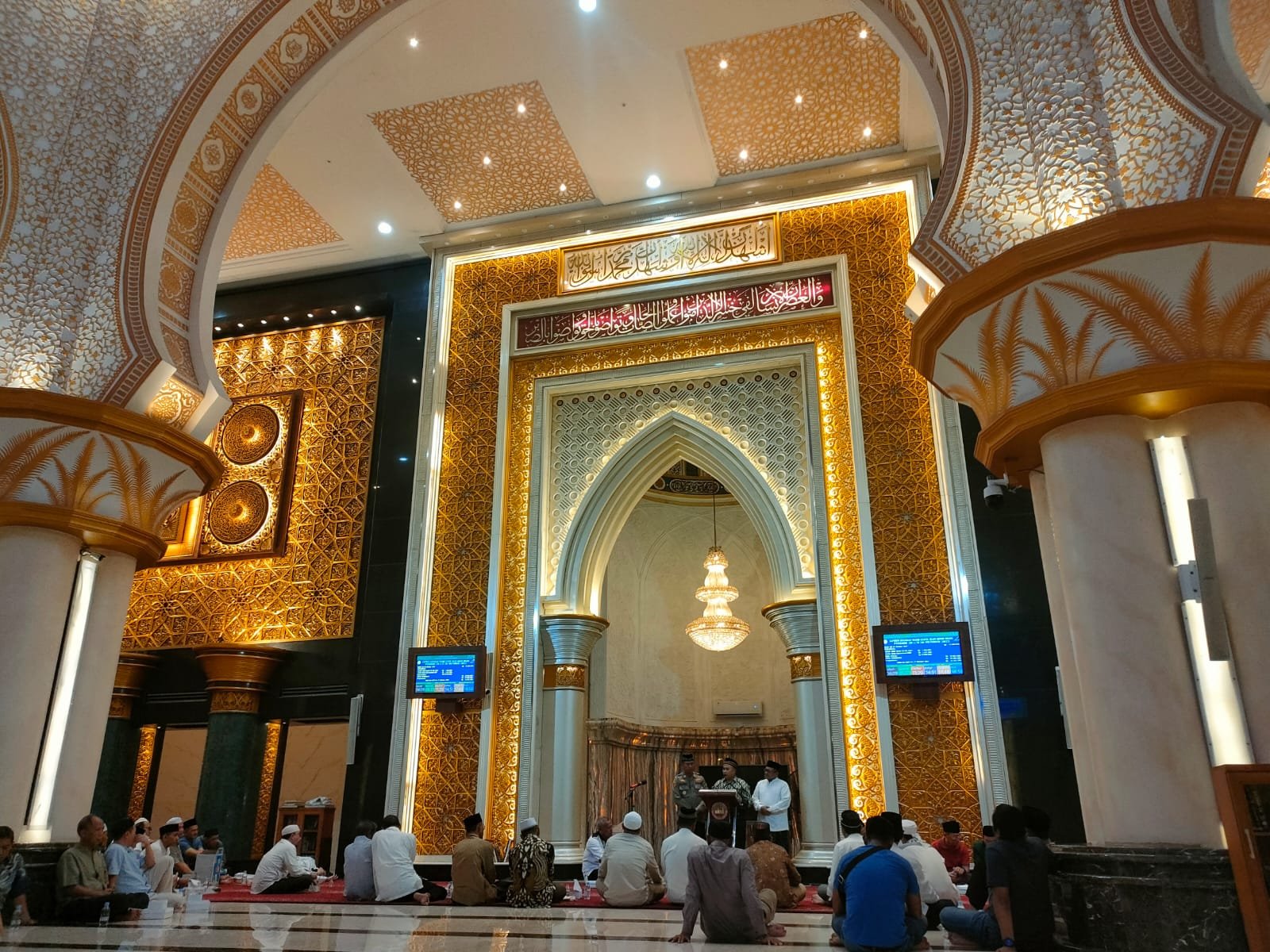 Masjid Izzatul Islam Grand Wisata