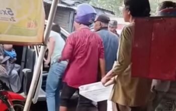 Viral seorang ibu dan bayi nya yang di paksa turun oleh kumpulan Opang saat hujan deras
