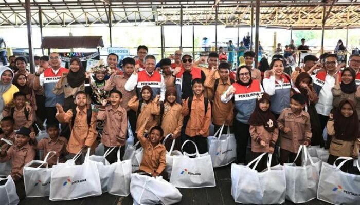 Pertamina Salurkan Ratusan Bantuan Pendidikan di Balikpapan