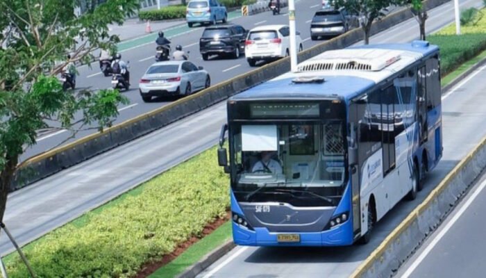 TransJakarta Lakukan Pengalihan dan Penyesuaian Rute Imbas Aksi Massa di Jakarta