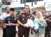 Peringati Hari UMKM, Kejari Kabupaten Bekasi Gelar Pasar Murah untuk Warga