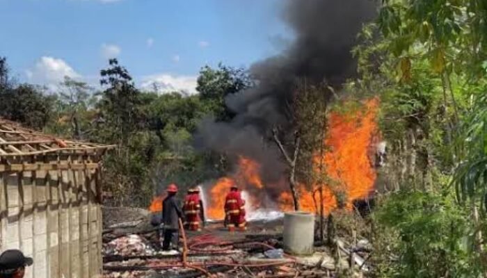 Kebakaran Sumur Minyak Ilegal di Indonesia, Tewaskan Tiga Orang Ratusan Warga Dievakuasi
