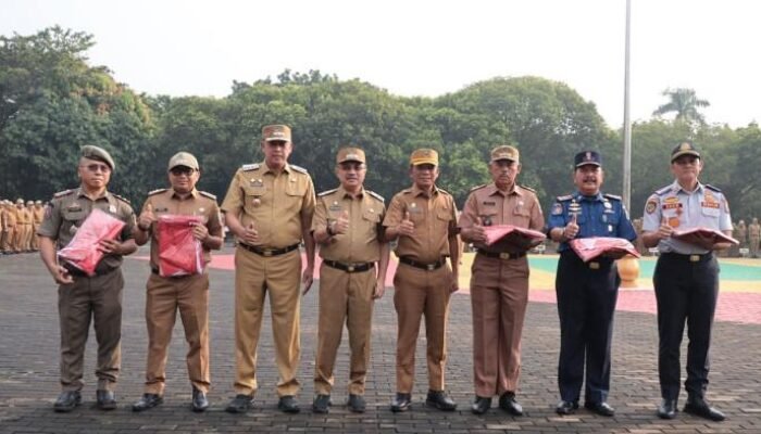 Pemkot Bekasi Bagikan 11.000 Bendera Merah Putih Sambut HUT RI ke-80