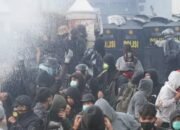 Kerusuhan di Bandung Mahasiswa Jadi Sasaran Gas Air Mata