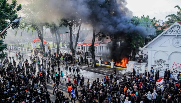 Kerugian Akibat Demo Anarkis di Jawa Timur Capai Rp256 Miliar