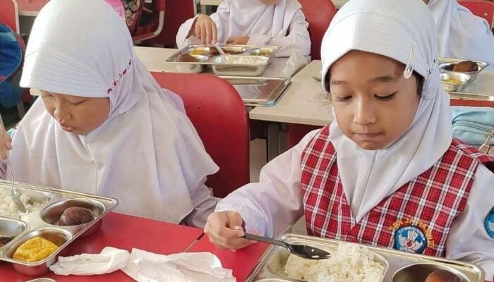 Program Makan Bergizi Gratis di Bekasi Dinilai Aman, Orang Tua Tetap Khawatir