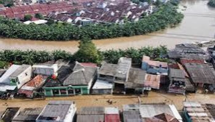 Bekasi Dilanda Banjir, Pasokan Air Terganggu