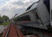 KA Purwojaya Anjlok di Bekasi Jalur Sempat Terganggu