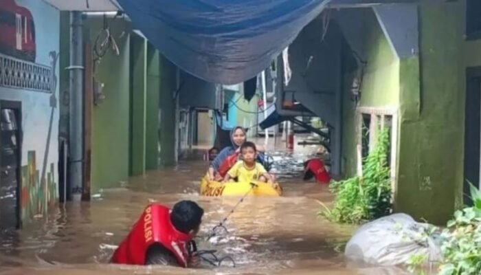 20 RT di Jakarta terendam banjir pagi ini akibat luapan Sungai Ciliwung