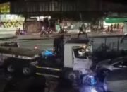DETIK-DETIK TRUK MAUT SERUDUK BENGKEL DI BEKASI BARAT: Sopir Diduga Ngantuk, Dua Orang Jadi Korban